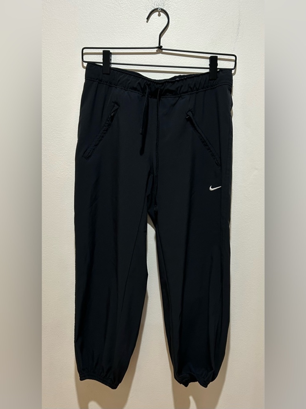 Nike Dri-Fit Black Lightweight Capri Joggers Pants with Zip Pockets - Size XS